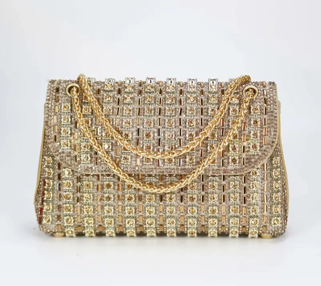 Affordable & Chic ~ Sm 👛